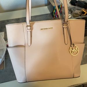 Micahel Kors Jet set leather tote bag powder blush